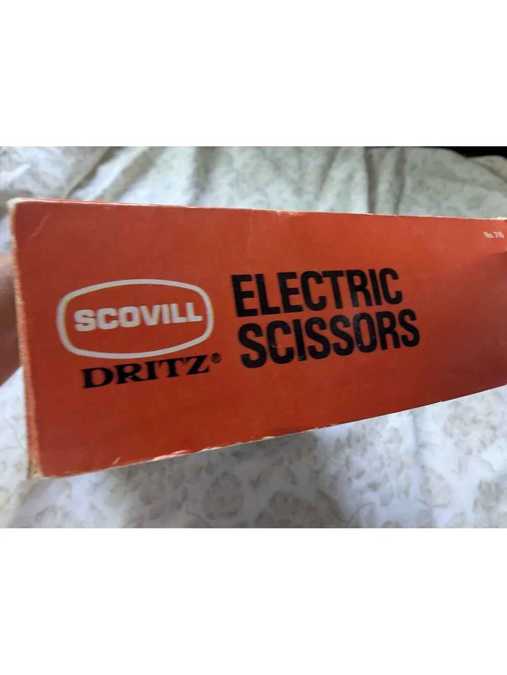 Vintage Scovill Dritz Electric Scissors with Stainless Steel Blades and 8 Foot C